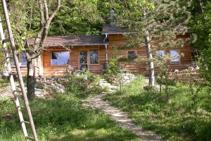 Mladá rodina si na Moravě postavila přírodní dům za 600 tisíc